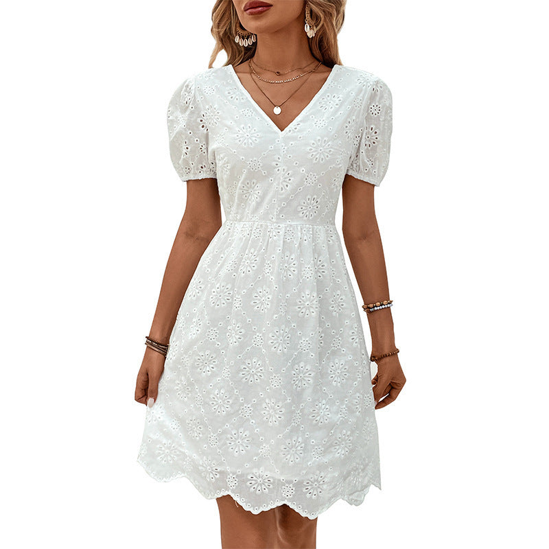 BO | Tijdloze Elegantie in een Zomers Jasje – Witte Broderie Jurk met V-Hals