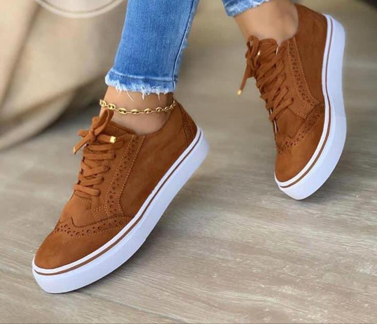BRITT | Trendy Suède Sneakers voor Dames met Witte Zool