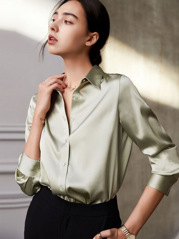 AMAYA | Satijnen Blouse met Glansfinish – Elegant & Tijdloos