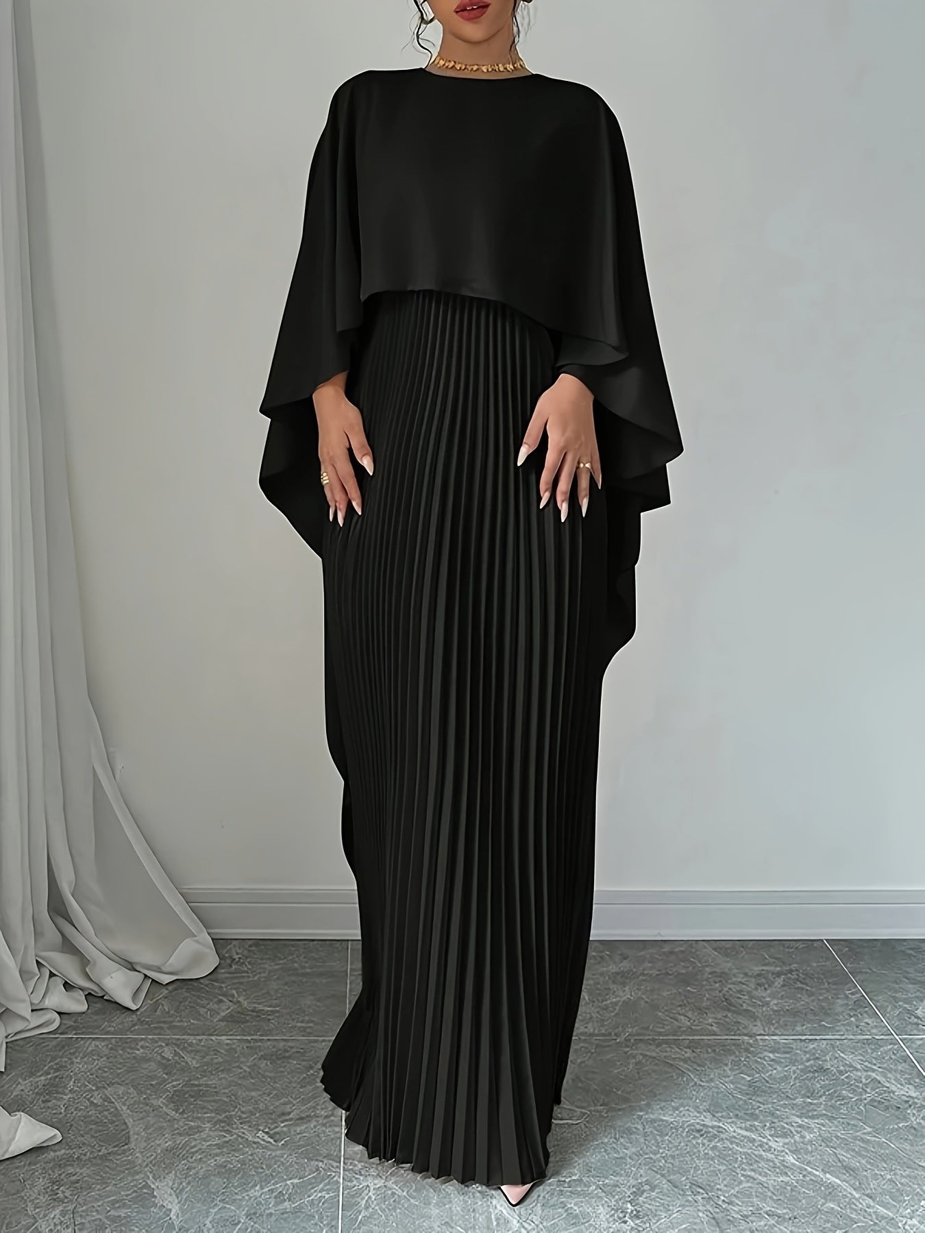 LIZ | Plissé Jurk met Cape – Elegante Maxi Jurk voor Bruiloften en Galafeesten