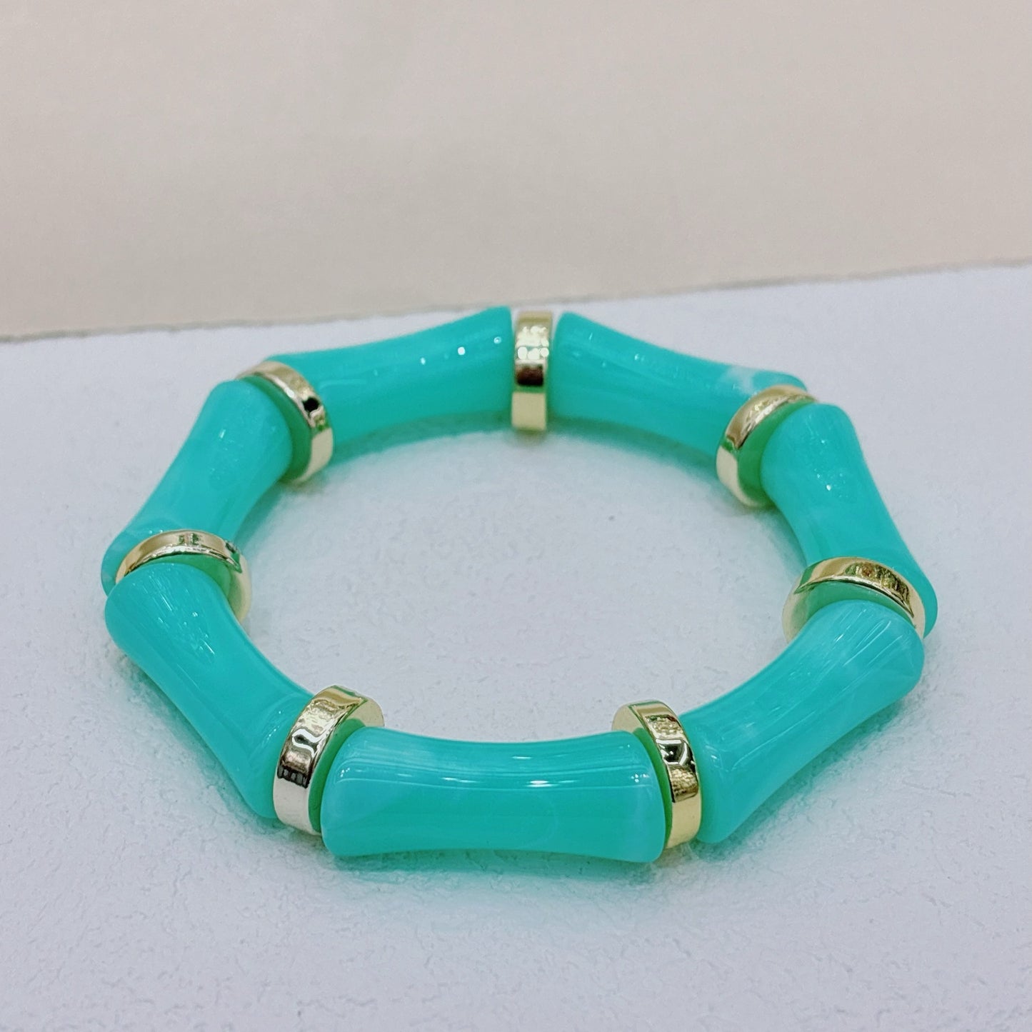 NOURAYA | Bamboe-Stijl Acryl Armband – Chic Statement Accessoire