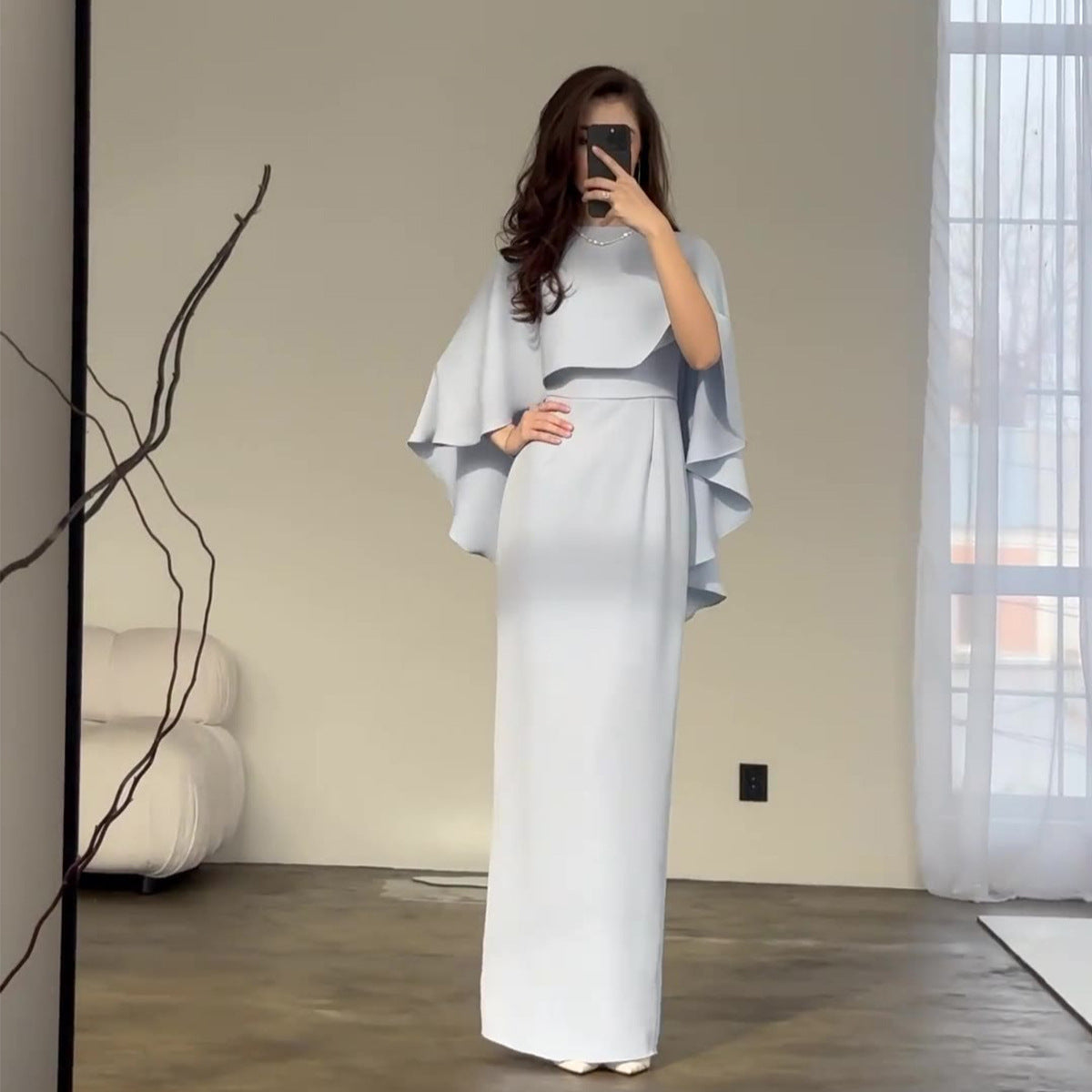 JUNE | Lichtblauwe Maxi Jurk met Cape Mouwen – Elegante Galajurk voor Bruiloften en Events