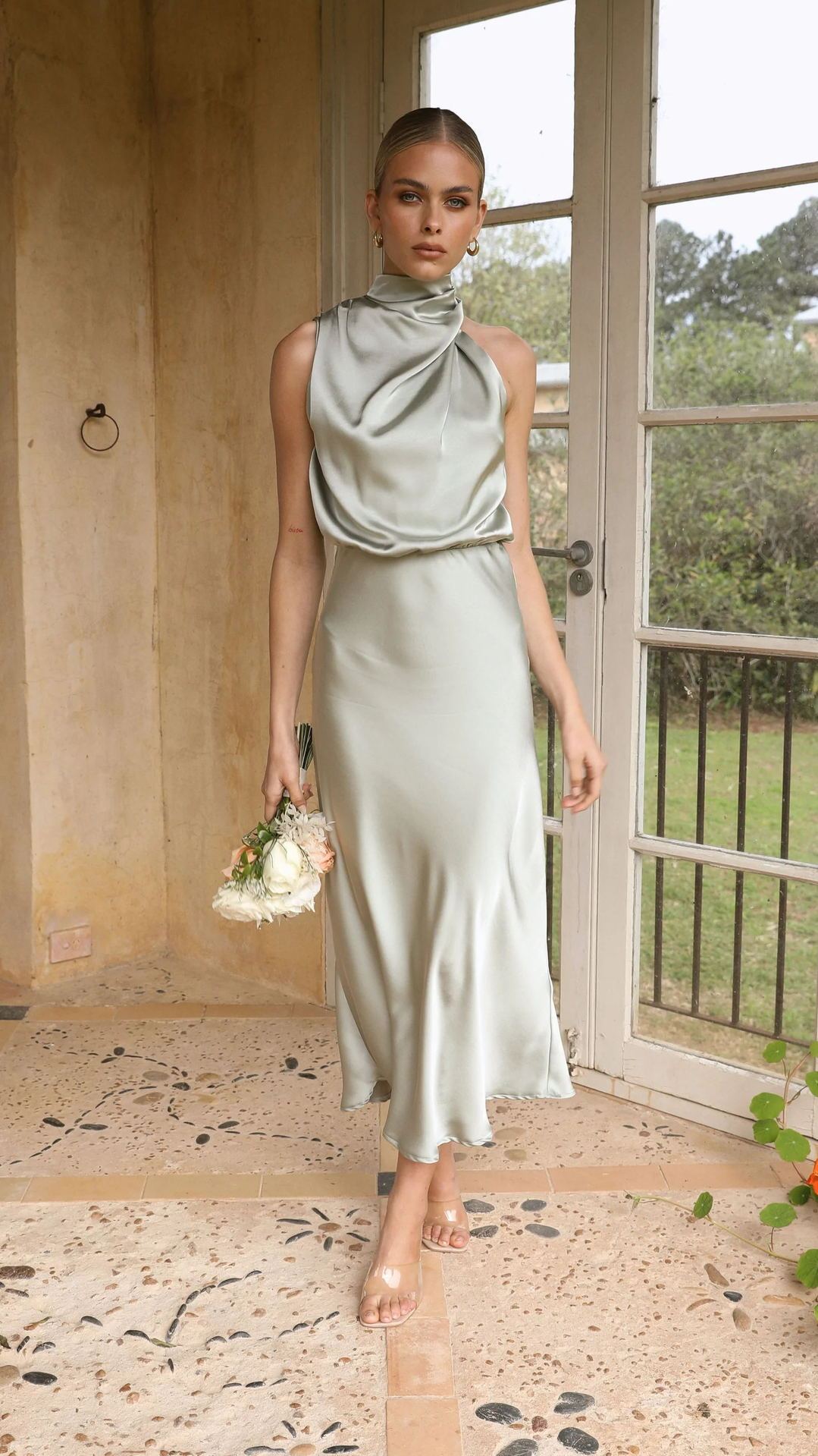 LILIANE | Satijnen Halterjurk – Elegant & Tijdloos met Luxe Glans