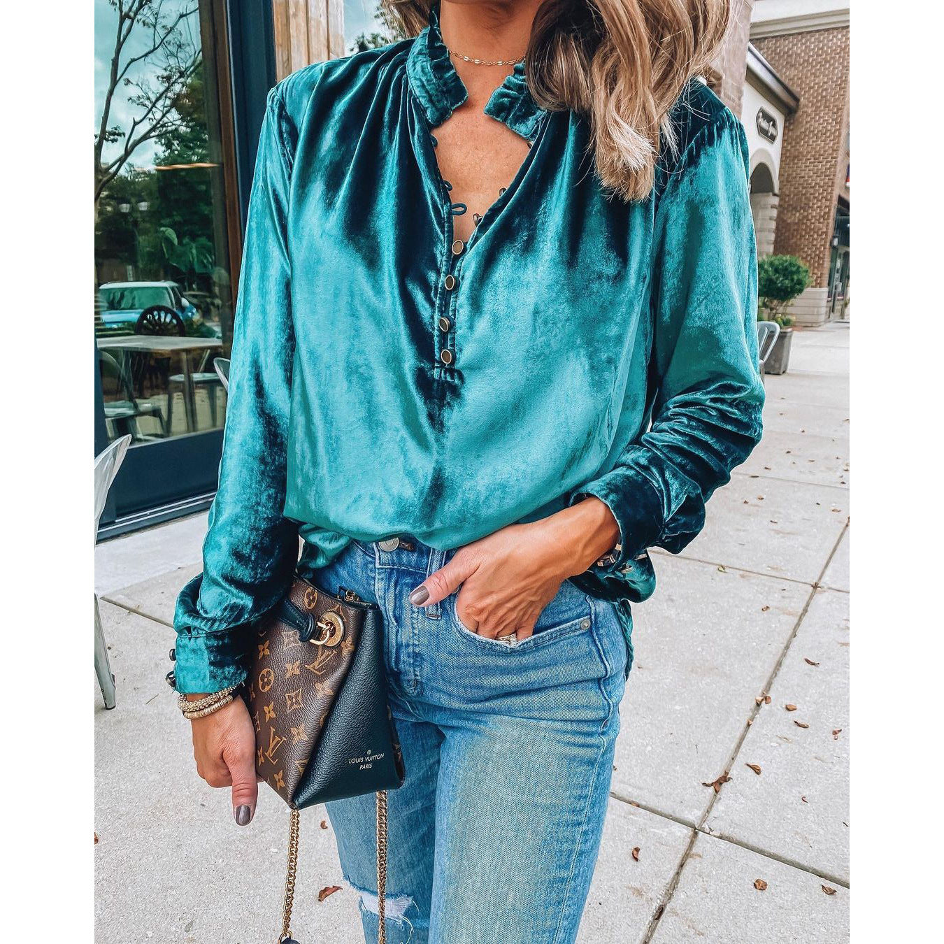 FAYE | Velvet Ruffle Blouse – Luxe Glans & Elegante Details