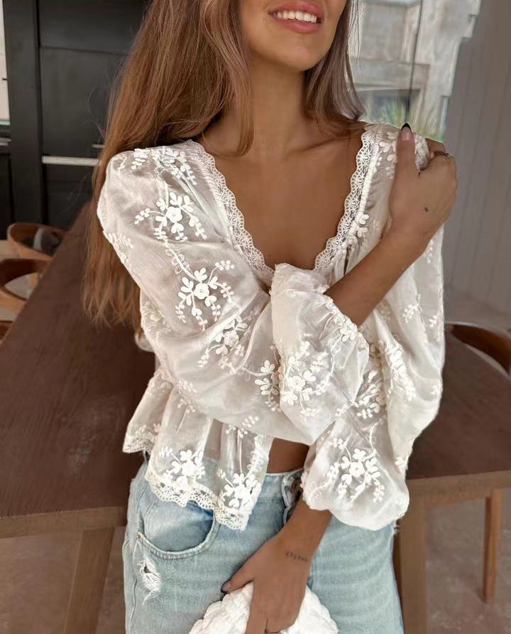 ROSANNE | Witte Broderie Blouse met Transparante Look – Romantisch & Luchtig
