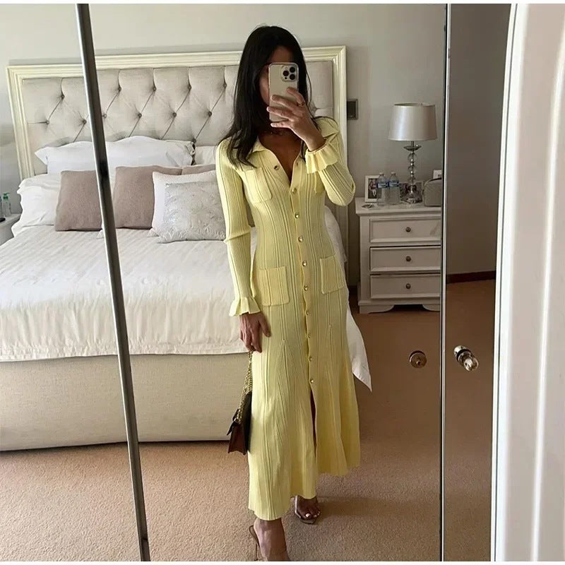 LIZZIE | Gele Ribgebreide Midi Jurk – Elegante Knopen & Stretch Fit