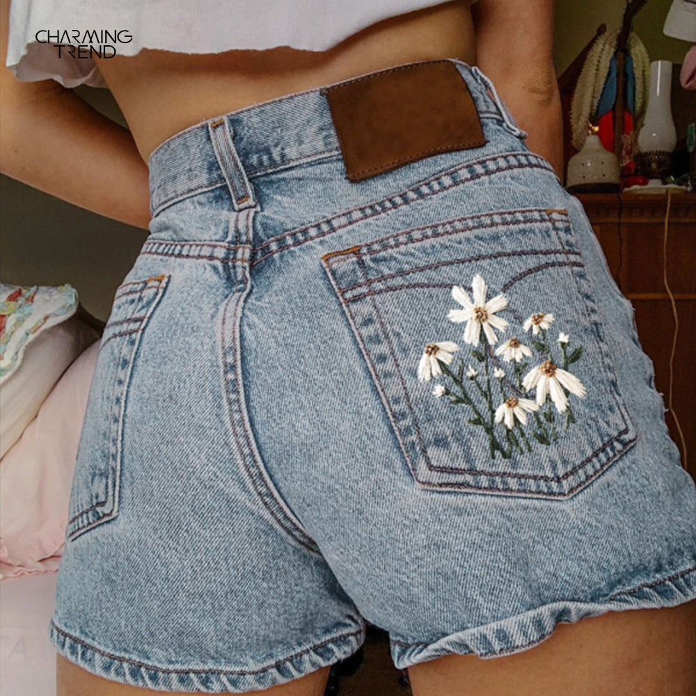 MADELIEF | Denim Short High Waist met Geborduurde Madeliefjes – Boho Zomerfavoriet