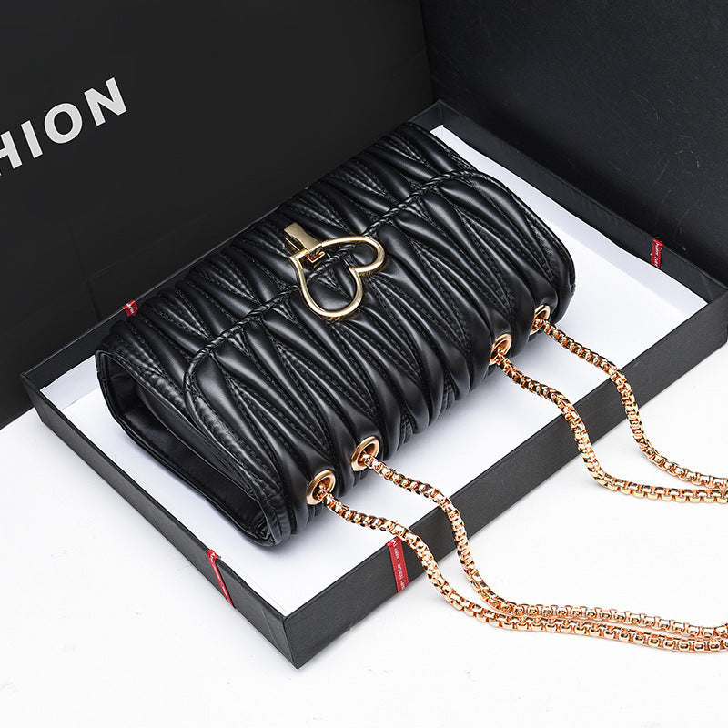 APRIL | Luxe Handtas met Gouden Hart Sluiting en Kettingriem