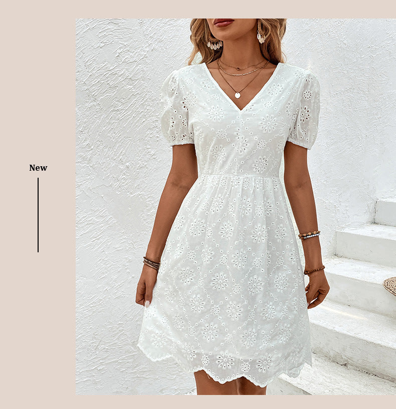 BO | Tijdloze Elegantie in een Zomers Jasje – Witte Broderie Jurk met V-Hals