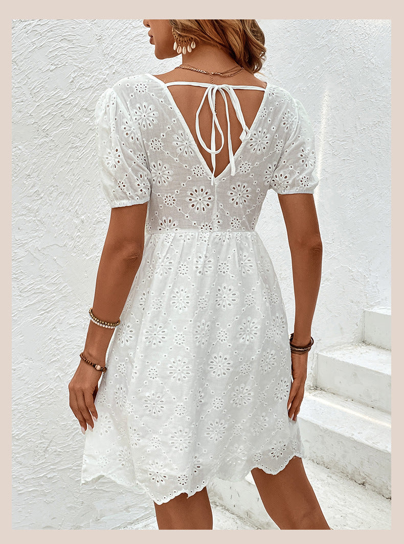 BO | Tijdloze Elegantie in een Zomers Jasje – Witte Broderie Jurk met V-Hals