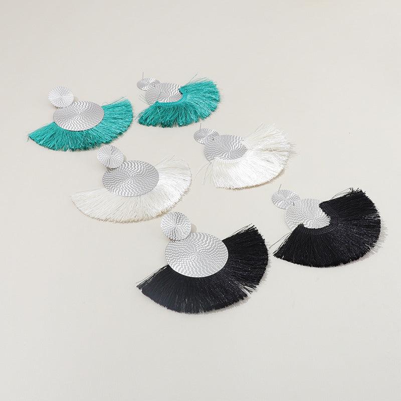ZINA | Statement Oorbellen met Ronde Vorm en Franjes – Boho Chic in Zwart, Wit en Turquoise