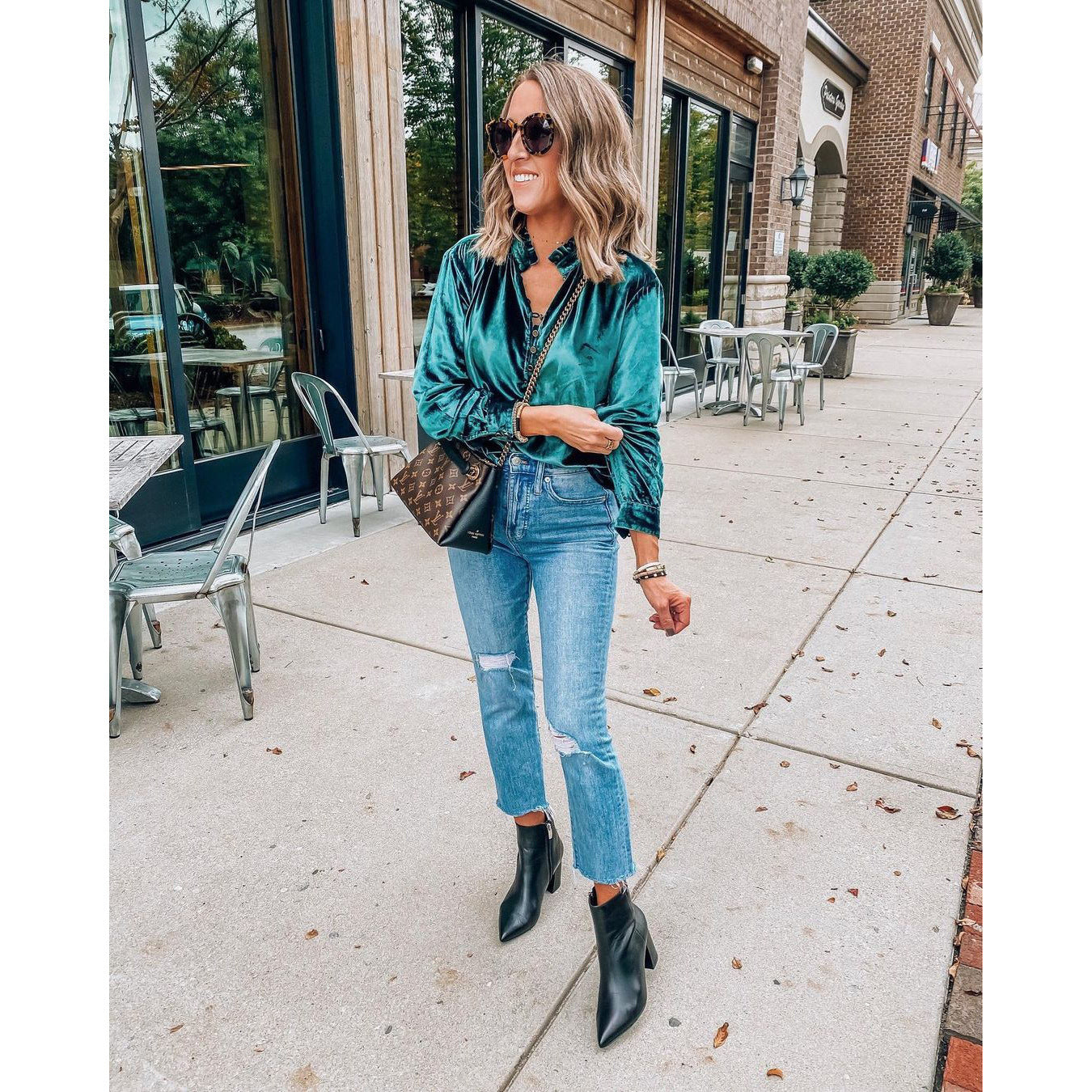 FAYE | Velvet Ruffle Blouse – Luxe Glans & Elegante Details