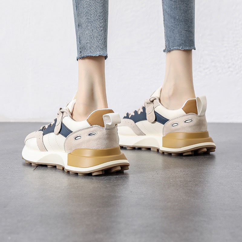 KASSY | Beige Dames Sneaker met Blauw Detail – Sportieve Retro Look