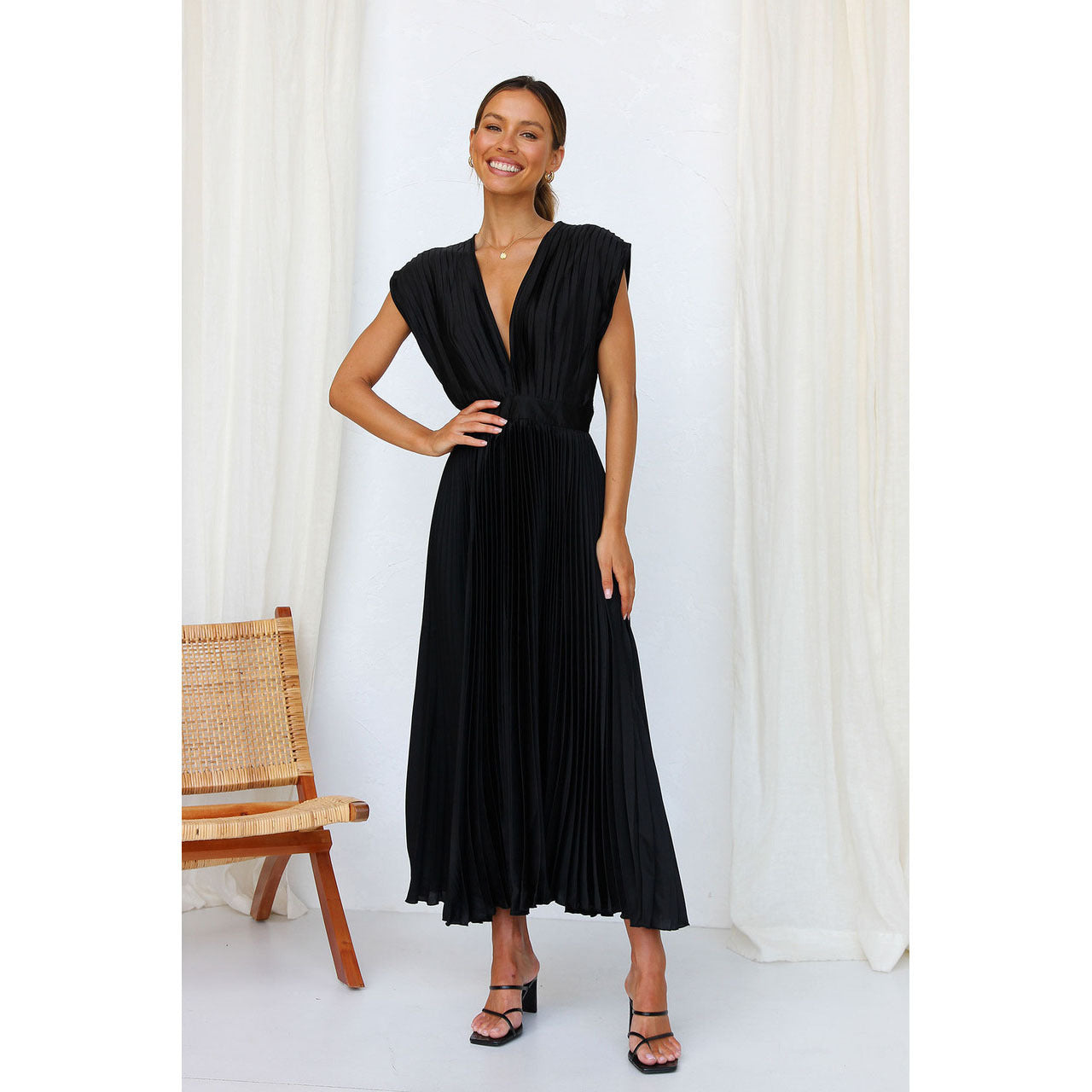 ELLEN | Plissé Midi Jurk met Diepe V-Hals – Elegante Avondjurk