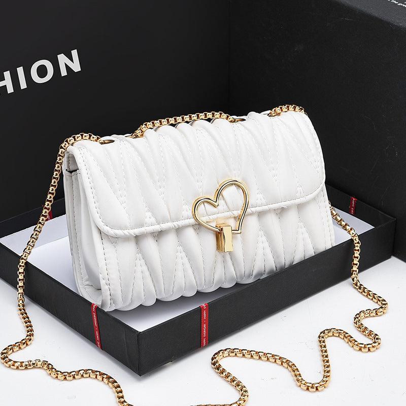 APRIL | Luxe Handtas met Gouden Hart Sluiting en Kettingriem