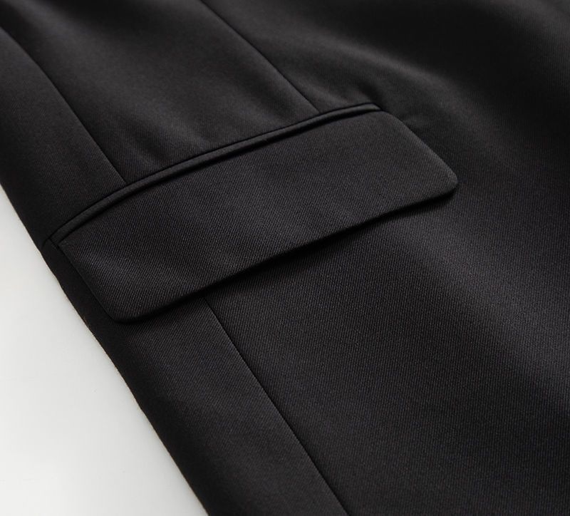 WINNE | Tailored Mouwloze Blazer – Minimal Chic in Zwart & Khaki