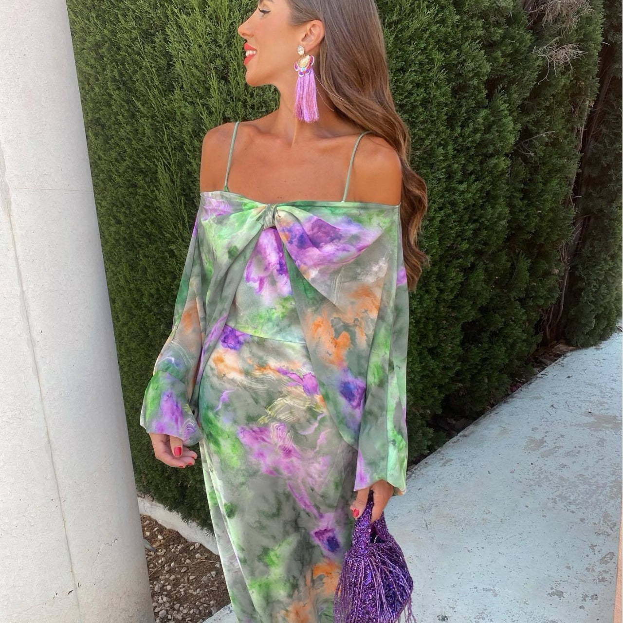 Satijnen Dames Co-ord Jurk met Tie-Dye Print – Off-Shoulder met Open Rug