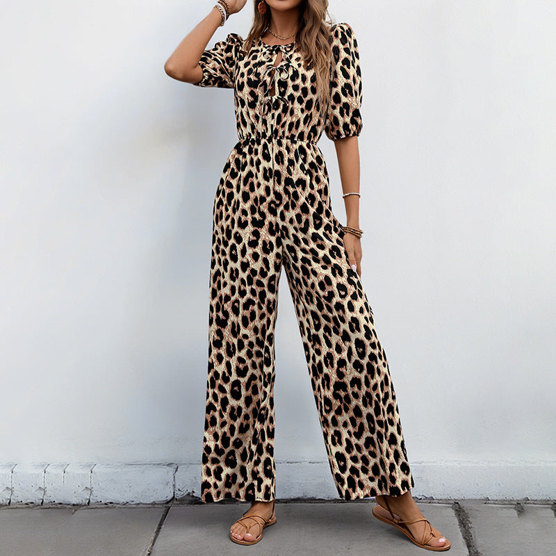 QUINTY | Leopard Print Jumpsuit Dames – Elegante Jumpsuit met Strikdetail en Wijde Pijpen