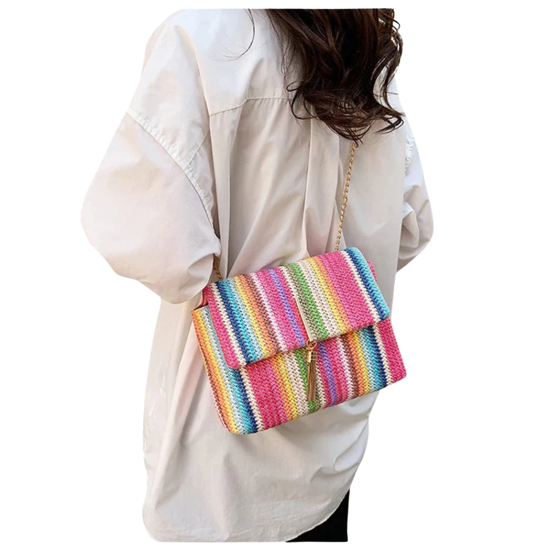 EMMA Rainbow Straw Clutch – Vrolijke Gevlochten Handtas met Schouderketting