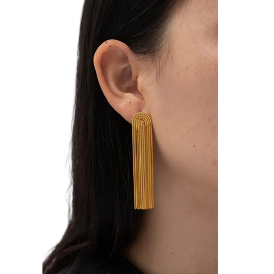 OLIVIA Lange Goudkleurige Statement Oorbel – Waterproof