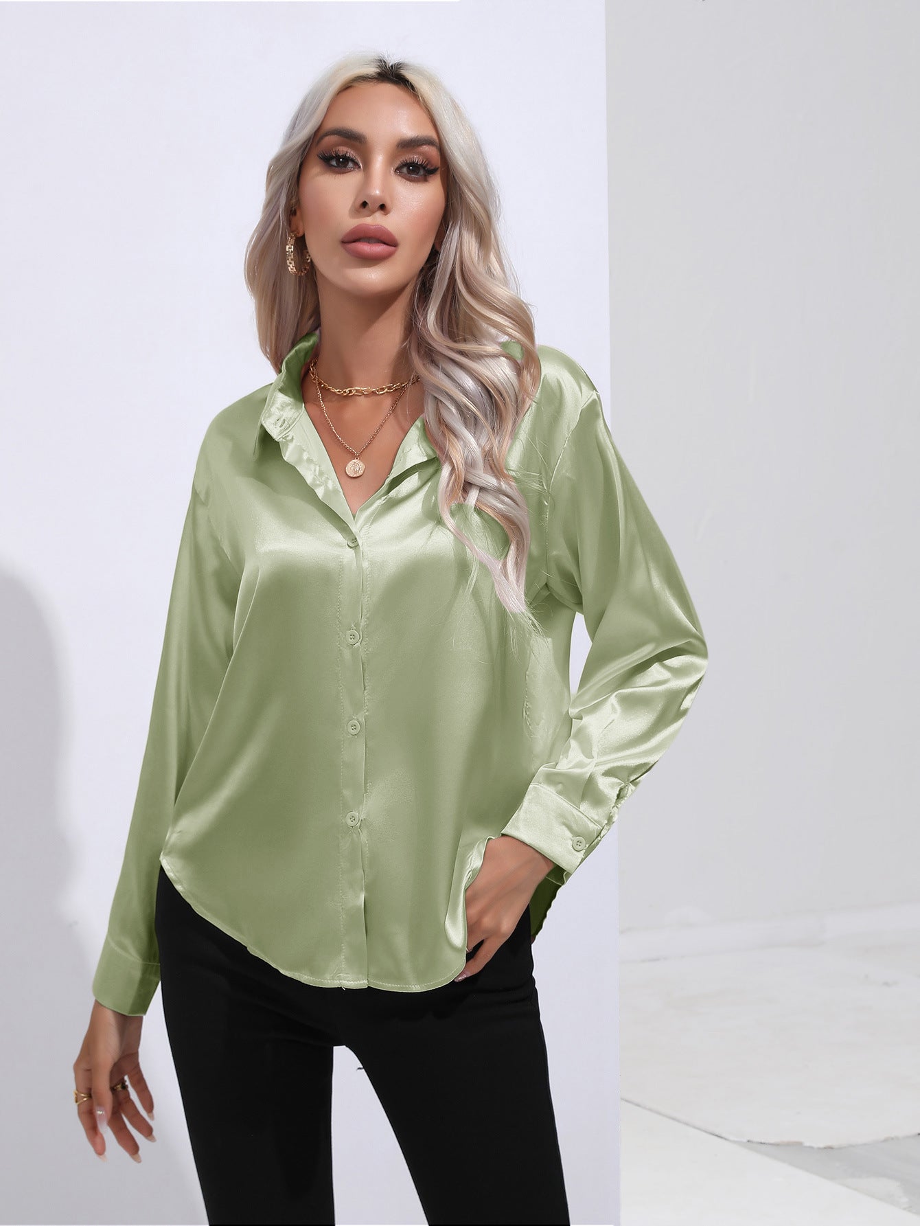 SYLVIA | Zijdezachte Satijnen Blouse – Tijdloos Chic met een Luxe Glans