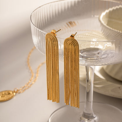 LYA | Lange Goudkleurige Statement Oorbel – Elegant & Tijdloos