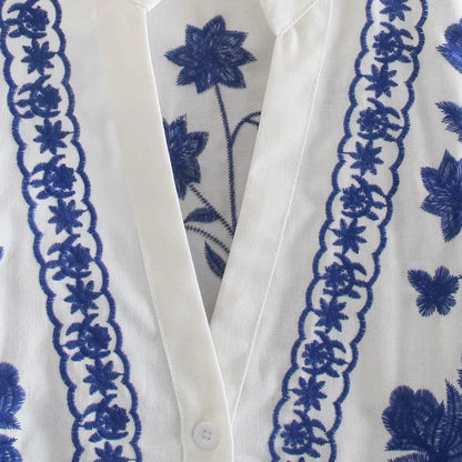 RIVE | Witte Boho Katoenen Blouse met Kobaltblauwe Borduursels – Ibiza Vibes