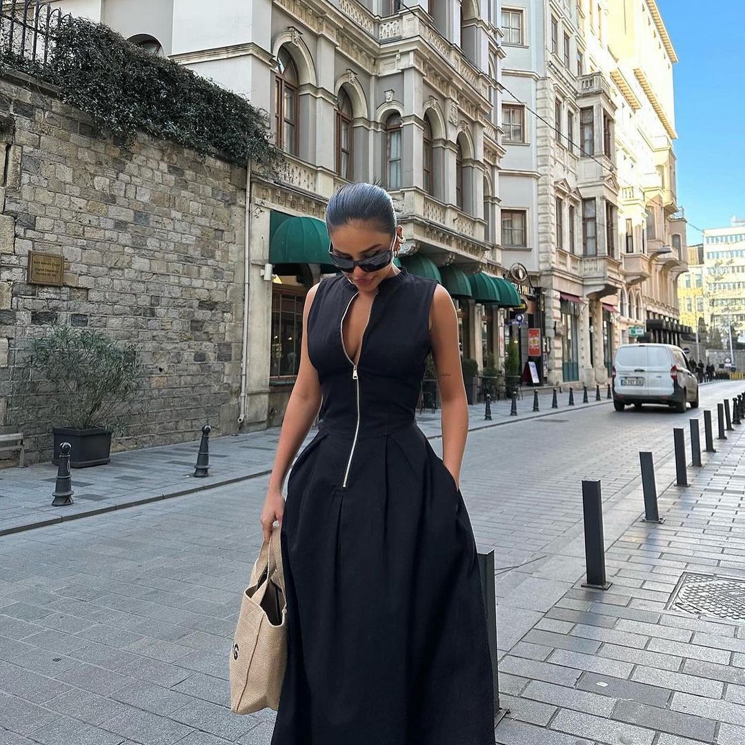 ALESIA | Zip-Front Maxi Jurk – Chic & Stoer in één