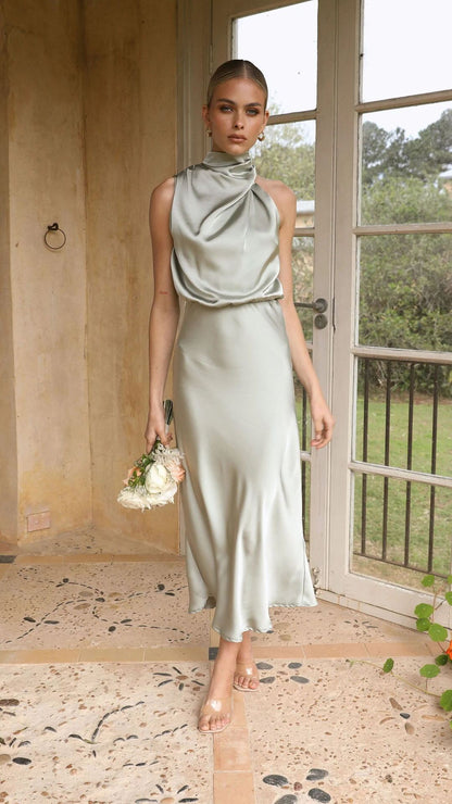 LILIANE | Satijnen Halterjurk – Elegant & Tijdloos met Luxe Glans