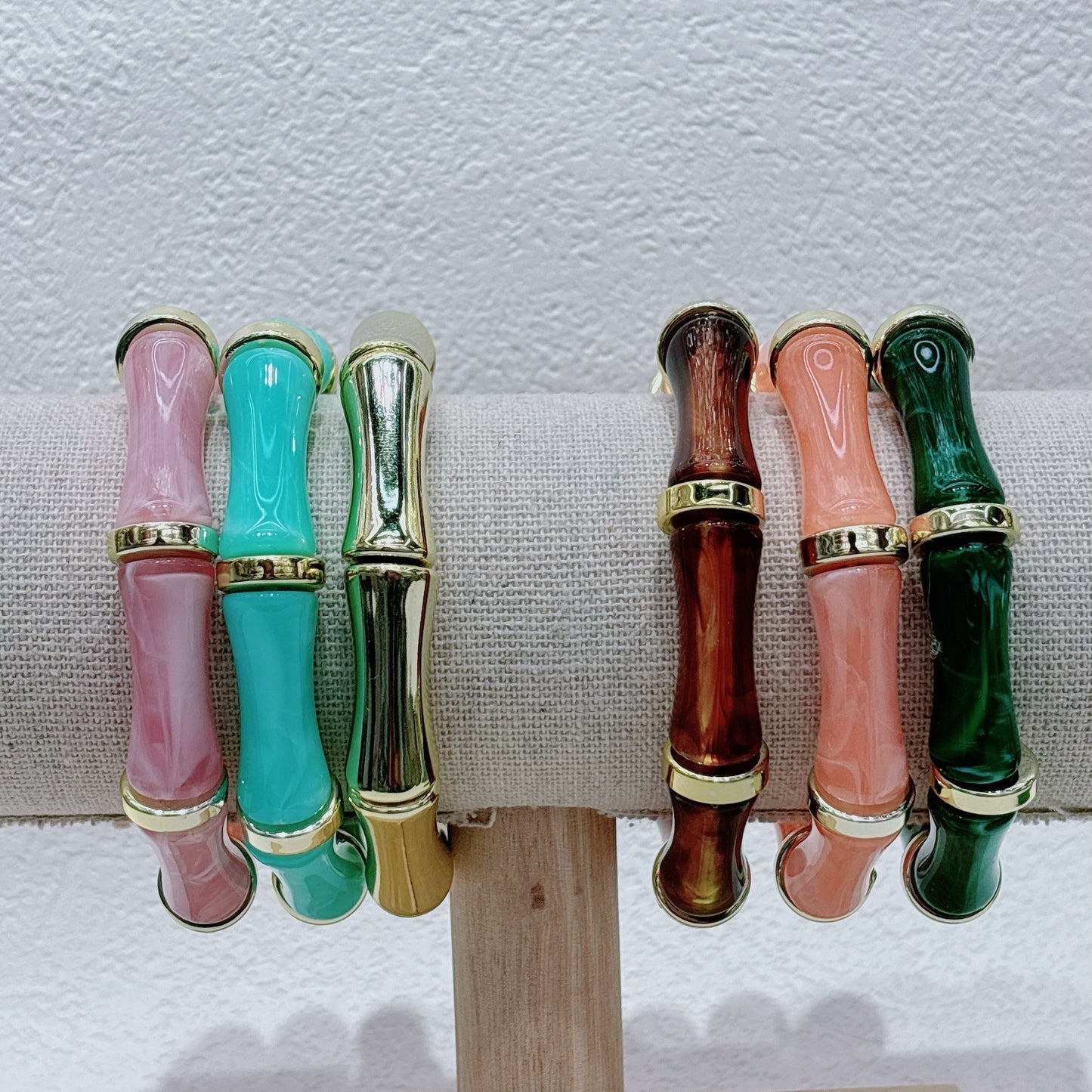 NOURAYA | Bamboe-Stijl Acryl Armband – Chic Statement Accessoire