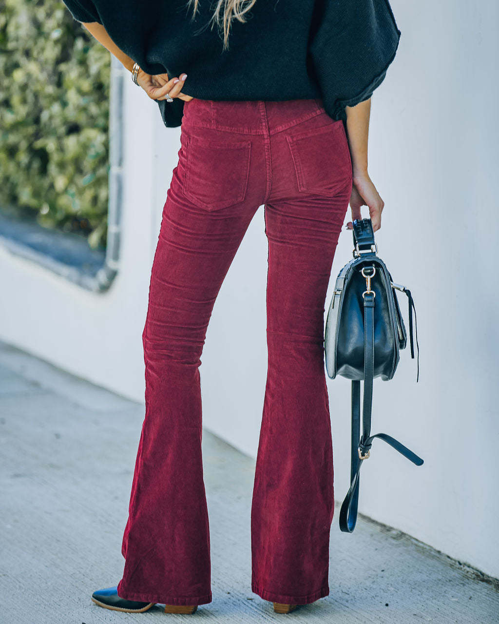 COLLEEN | Fluwelen Flared Broek – Elegant Comfort in een Tijdloze Pasvorm