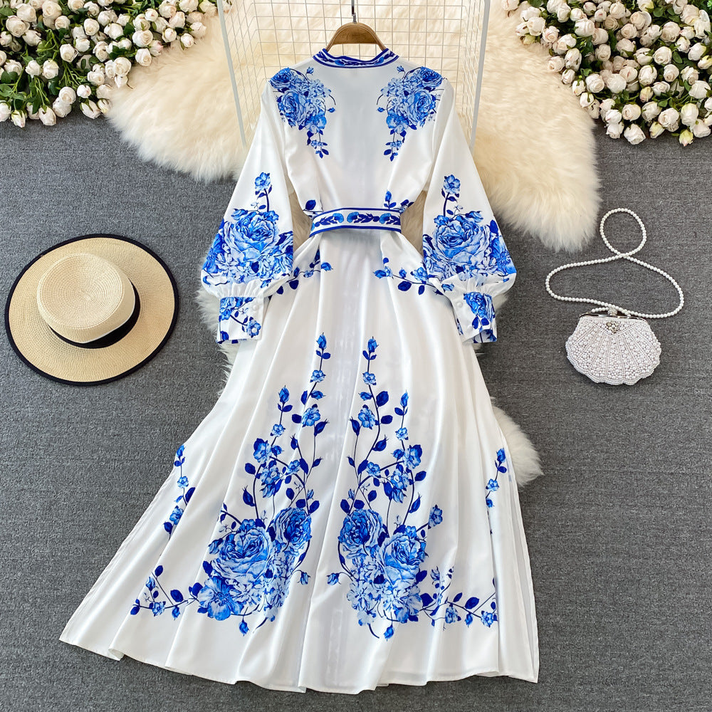 MARIE | Luxe Maxi Jurk met Blauw-Witte Bloemenprint – Elegant & Tijdloos