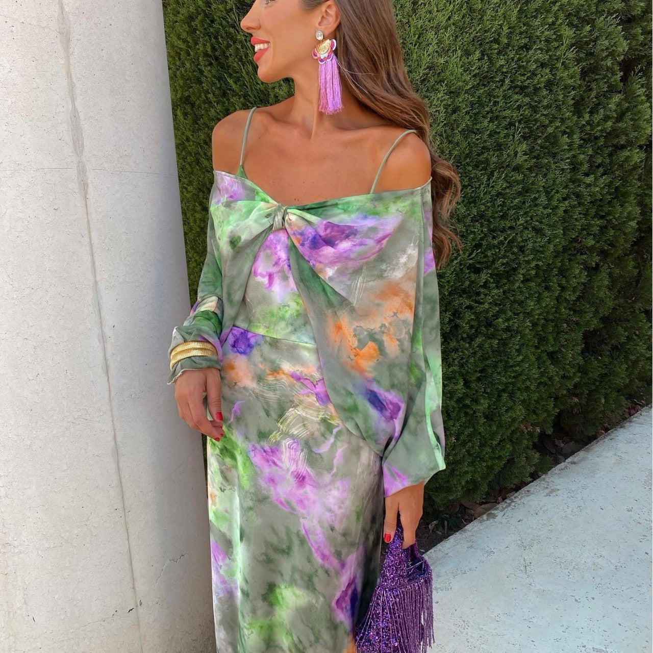 Satijnen Dames Co-ord Jurk met Tie-Dye Print – Off-Shoulder met Open Rug