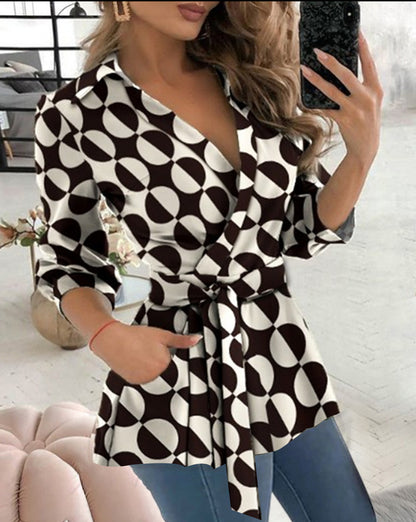 BRIGITTE | Wikkelblouse met Ceintuur – Elegant & Flatterend