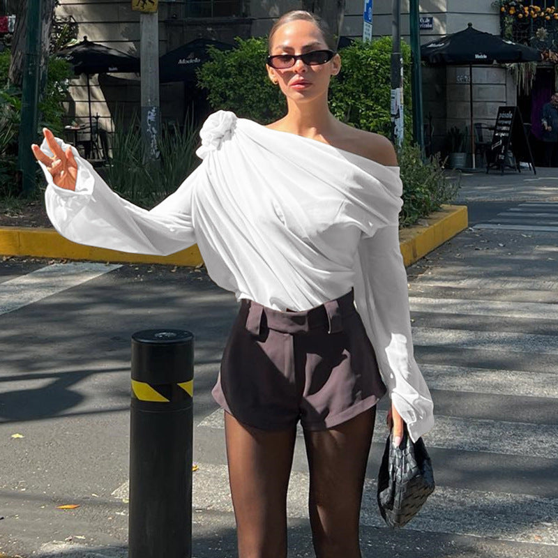JESSICA | Asymmetrische Chiffon Blouse – Statement Off-Shoulder Top met Bloemdetail