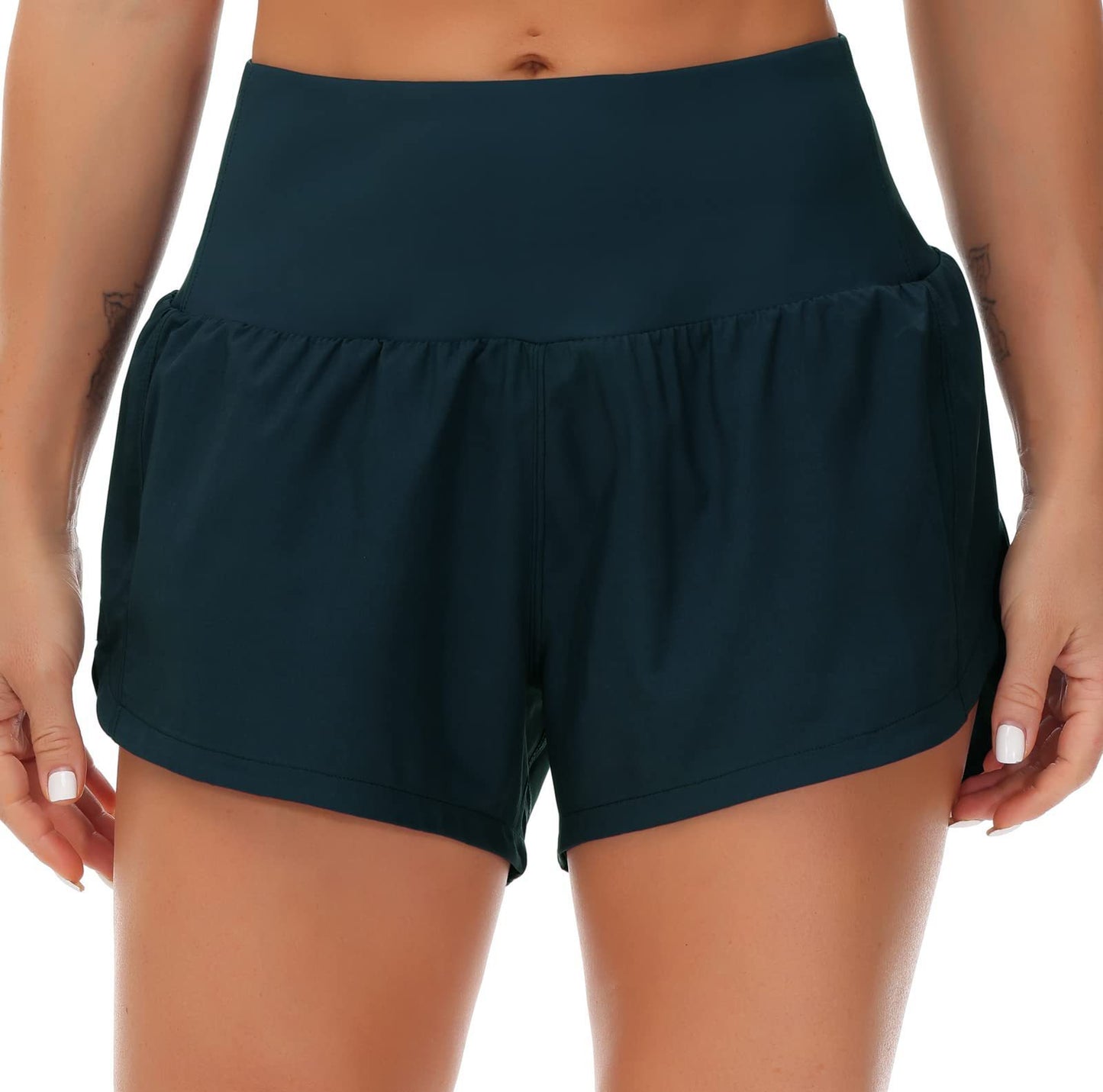CLARA | Sport Shorts met Vrouwelijke Ruffle en Achterrits   – Ademend, Comfortabel en Trendy