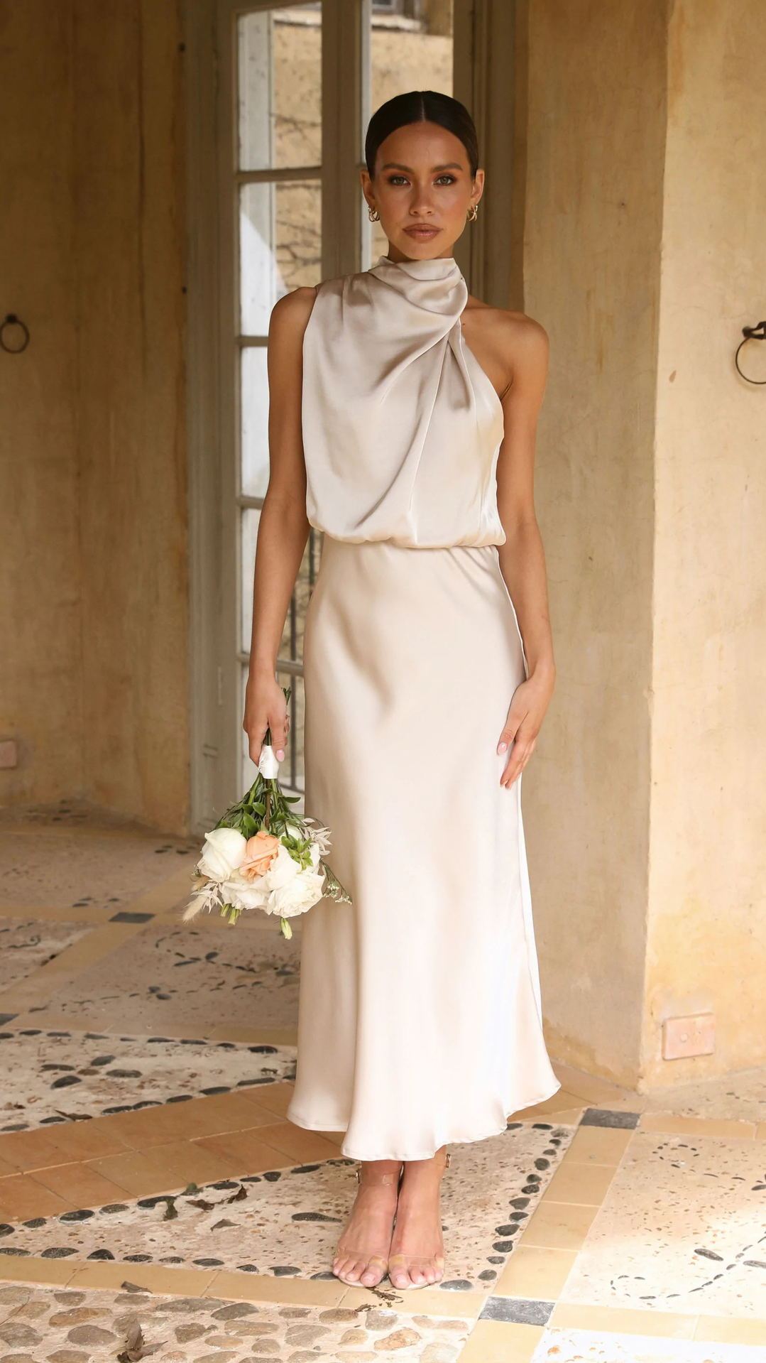 LILIANE | Satijnen Halterjurk – Elegant & Tijdloos met Luxe Glans