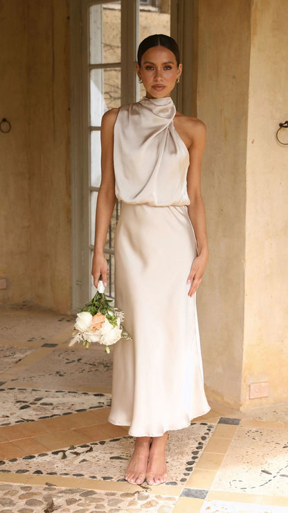 LILIANE | Satijnen Halterjurk – Elegant & Tijdloos met Luxe Glans