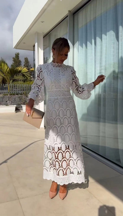 JUSTINE | Midi Jurk van Kant met Lange Mouwen – Elegante Jurk met Hoog Gesloten Hals