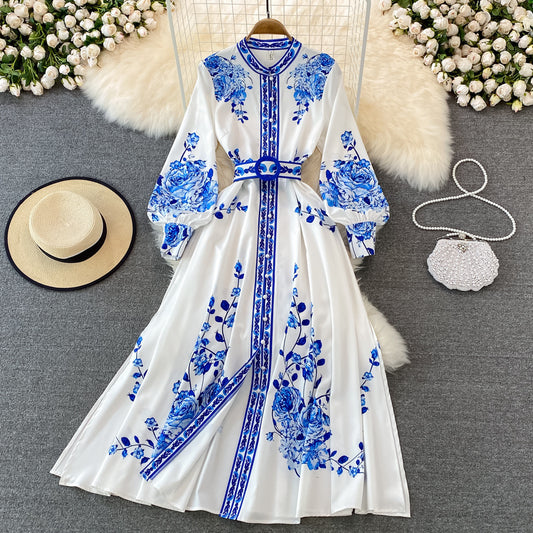 MARIE | Luxe Maxi Jurk met Blauw-Witte Bloemenprint – Elegant & Tijdloos