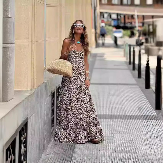NICI | Zomerse Panterprint Maxi Jurk – Open Rug & Speelse Uitstraling