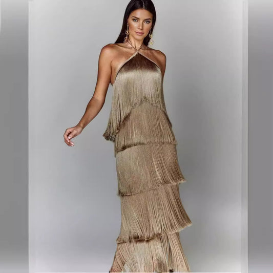 RIHANNA | Luxury Fringe Halterjurk – Glamorous Statement Piece