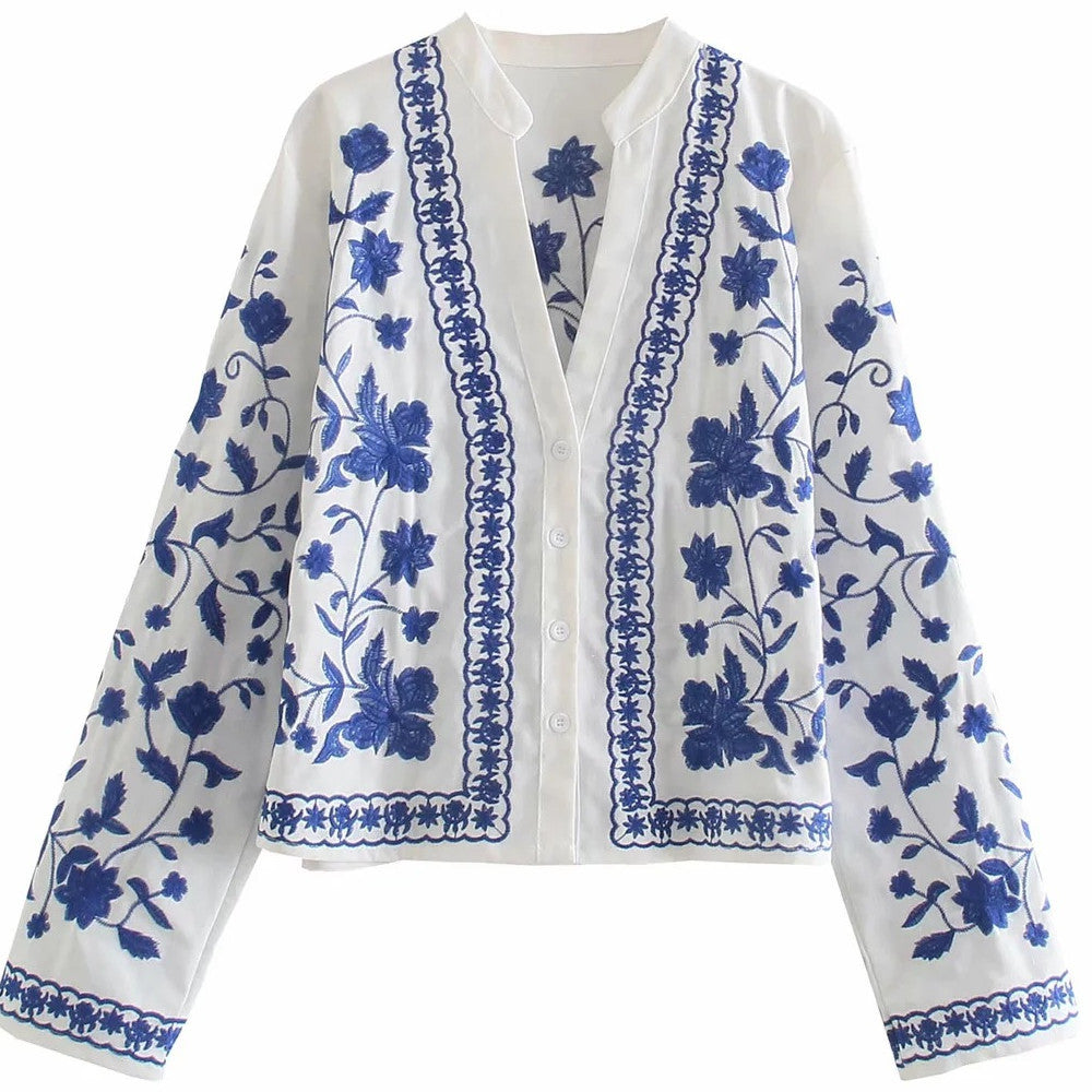 RIVE | Witte Boho Katoenen Blouse met Kobaltblauwe Borduursels – Ibiza Vibes