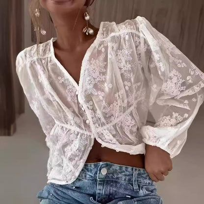 ROSANNE | Witte Broderie Blouse met Transparante Look – Romantisch & Luchtig