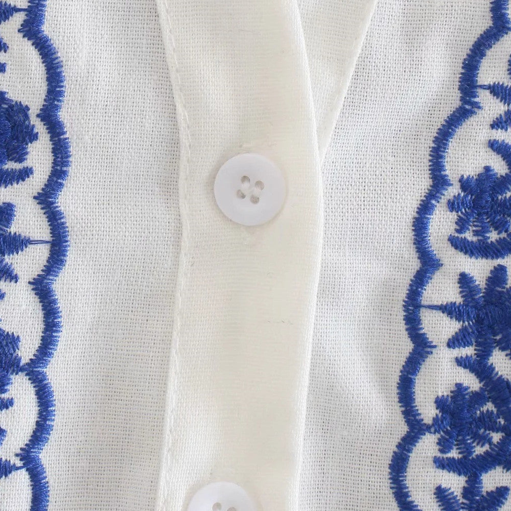RIVE | Witte Boho Katoenen Blouse met Kobaltblauwe Borduursels – Ibiza Vibes