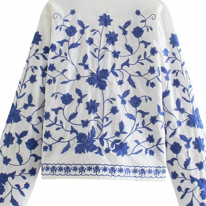 RIVE | Witte Boho Katoenen Blouse met Kobaltblauwe Borduursels – Ibiza Vibes