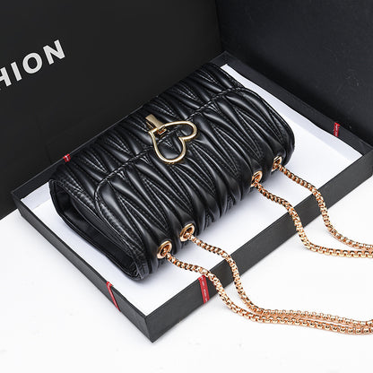 APRIL | Luxe Handtas met Gouden Hart Sluiting en Kettingriem