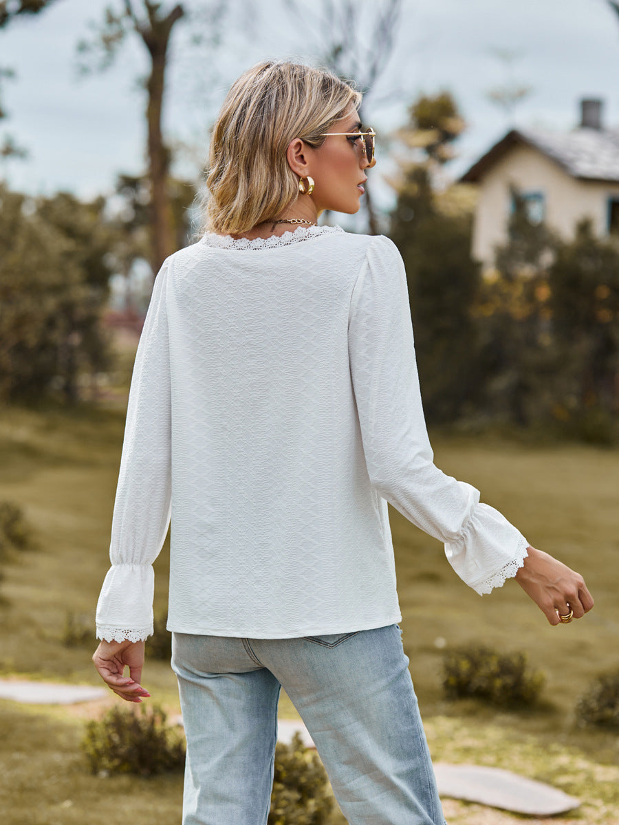 FREYA | V-hals Damesblouse met Kantdetails – Elegante Lange Mouwen