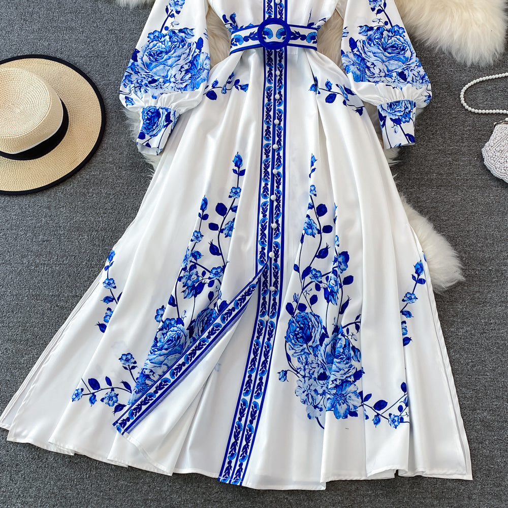 MARIE | Luxe Maxi Jurk met Blauw-Witte Bloemenprint – Elegant & Tijdloos