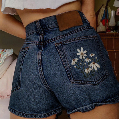 MADELIEF | Denim Short High Waist met Geborduurde Madeliefjes – Boho Zomerfavoriet